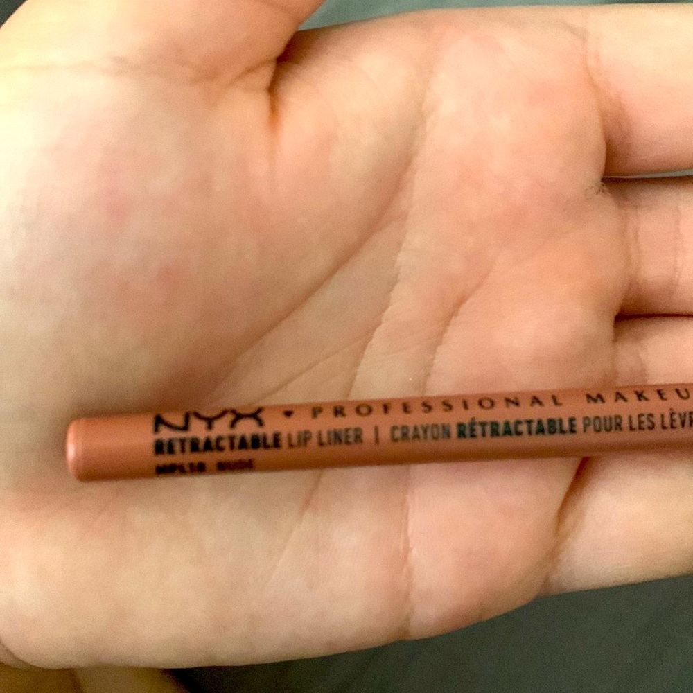 Lip liner